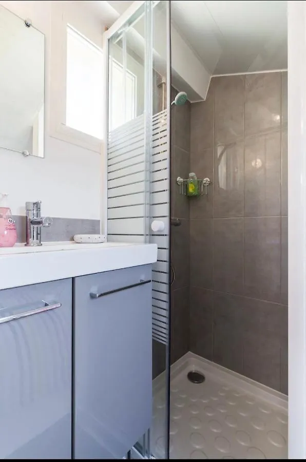 Apartment Homelivia, Attic Room -Mansarde Sous Les Toits De Nice France