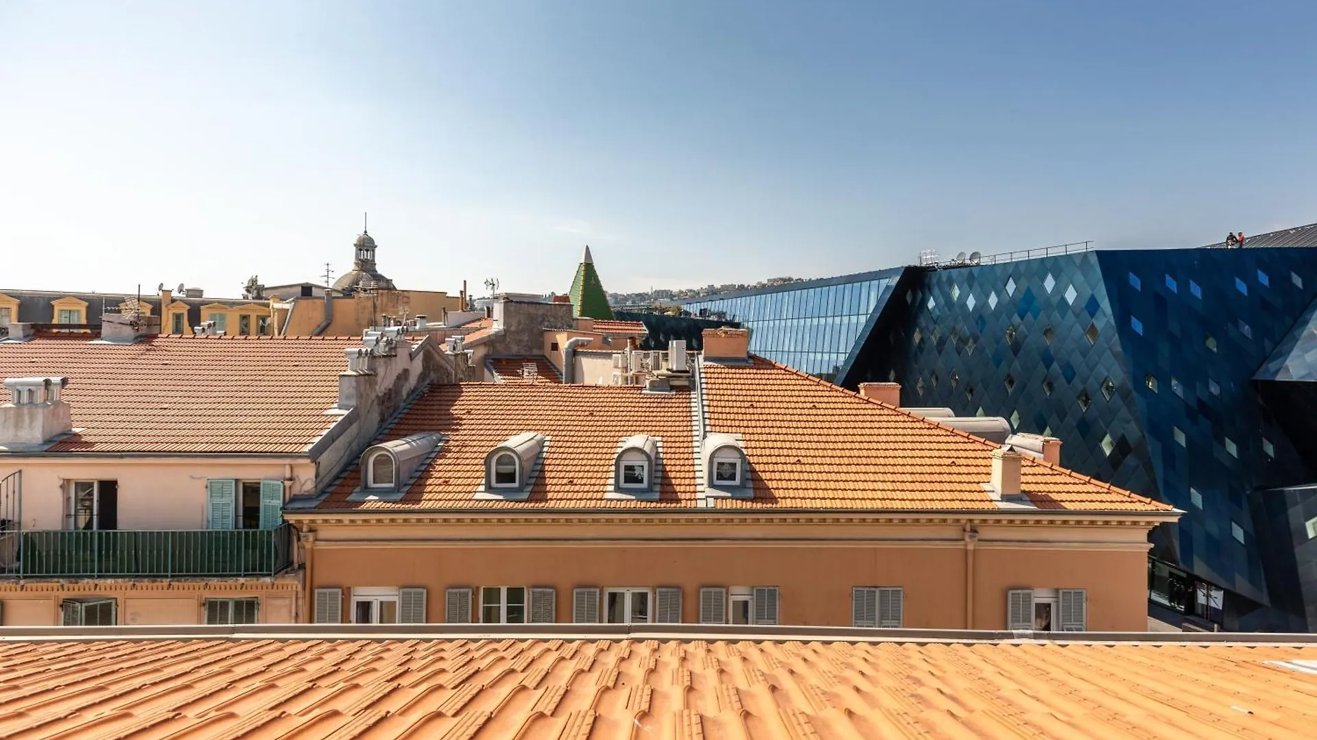 Homelivia, Attic Room -Mansarde Sous Les Toits De Nice contacts